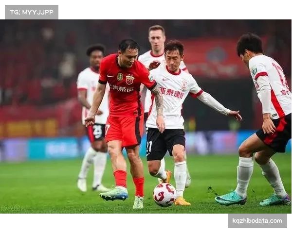 【2026年4月中超联赛·赛后·战报奥斯卡点射绝杀，上海海港2-1逆转山东泰山继续领跑积分榜